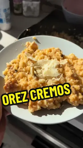 O reteta sanatoasa nu înseamnă mereu ,,îndulcitori” și putine calorii. Corpul nostru are nevoie in principal de mese gustoase cu ingrediente benefice și de legume. Acest orez e delicios și poate sa fie un prânz perfect!👌🏼 #retetesanatoase #reteterapide #mancare #stildeviatasanatos