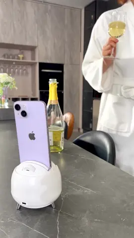 STAR TRACKER advanced motorized dual-axis #gimbal with AI face tracking and next-generation gesture recognition is a must-have #contentcreation tool ✨ 🔗 in bio to get yours in white, grey or pink!