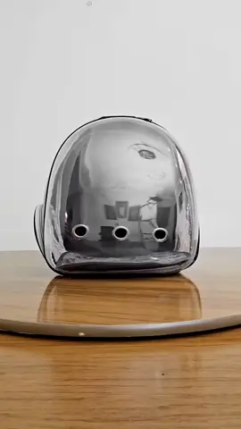 🐾 Seu pet dando um rolê com você de maneira prática e confortável para os dois! 👉 Chega de carregar aquelas caixinhas de transporte desengonçadas. Uma mochila estilo astronauta permite mais mobilidade e praticidade no transporte do pet! 🐶🐱 Ideal para visitas ao veterinário e passeios rápidos para cães de pequeno porte e gatos. #pet 