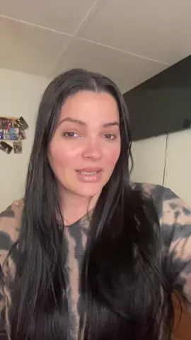 Pasa de pelo sucio a limpio en 1 seg con el shampoo en seco de morrocan oil #shampooandconditioner #dryshampoo #dryshampooauthority #morrocanoil #tutorials #tutoriales #comousartiktok #seo #tiktoker #perfumetiktok #viralditiktok #dryshampoolife #lifestory #hairstyle #hair 