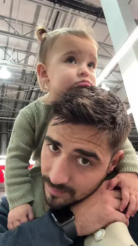 The cuddles while on dads shoulders 🥹🤍 #daddysgirl #wholesome #daughterlove #Family #fyp #adorable #babyfever #babylove 