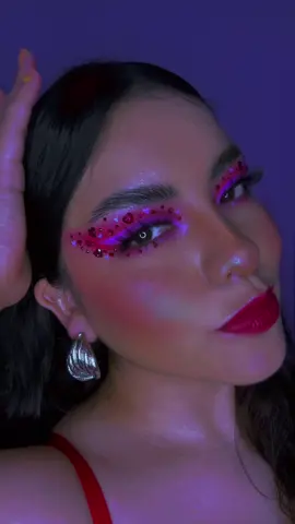 Maquillaje atrasado de San Valentin❤️🩷 #makeup #maquillaje #makeupsanvalentin #valentinesdaymakeup #maquillajes #maquillajedeojos #makeuptransition #makeuptransformation #makeupartist #beauty 