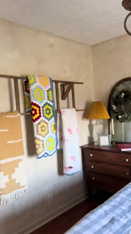 This might be controversial.. but i think i like it better on the wall!?🙌🏽 #blanketladder #homedecor #Home #DIY #homemade 