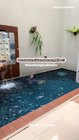 ❌Siapa bilang punya kolam renang perawatannya ribet?❌ Tiap pagi cukup nyalakan sirkulasi air. Selebihnya tinggal 1x seminggu aja. Kalau lagi gak sempat atau mager? Bisa panggil tukang kolam untuk bersihkan dengan biaya sekitar Rp.150ribu an.. Tenang aja, gak perlu dikuras sering-sering sepanjang dirawat rutin. 5 tahun punya kolam, baru 1x dikuras, itupun gara-gara mau di renovasi rooftopnya hehe.. Save & share ke yang masih galau mau bikin kolam atau ngga 📣 #kolamrenangcasakalandra #kolamrenangpribadi #kolamrenangrumah #kolamrenangminimalis #kolamminimalis #perawatankolamrenang 