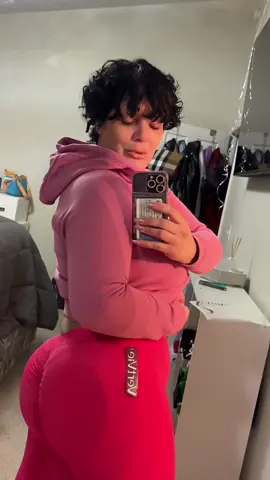 Pretty in pink #vertvie #workout 