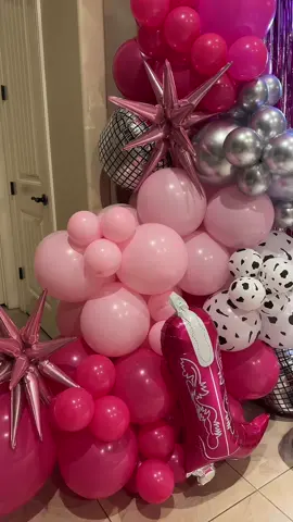 Girls just want to have fun 🤠 #bacheloretteparty #discocowgirlparty @Dyanira Chavez @Liliana Polanco @N I C O L E T T E 