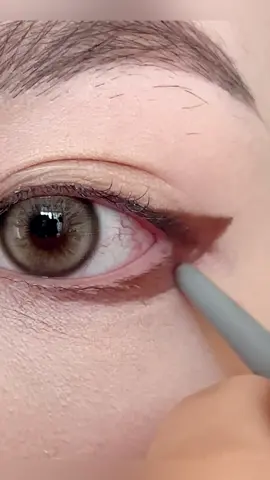 Eyeliner teaching #viral #tiktok #fyp #2024 #makeup #grwm #beauty 