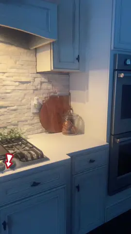 Well, I don’t have to turn on the lights anymore, TikTok’s best motion sensor is#fcesuy #motionsensorlights #kitchenlighting #ezval 