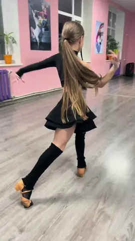 #дітиукраїни #україна🇺🇦 #красунямоя🔥 #донька #тренер #бальнітанці💃 #класика #тренуваення #школярочка 