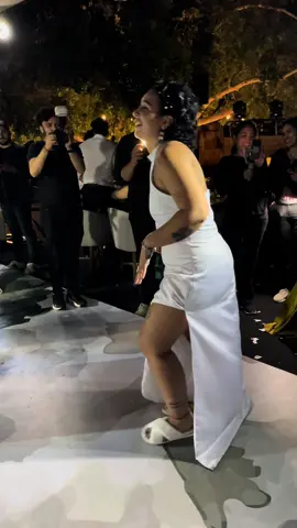 Anoche escuché una de mis canciones favoritas en vivo y les juro que se sintió como un curita en mi corazón ❤️‍🩹 #romimarcos #rominamarcos #medijeronqueno 