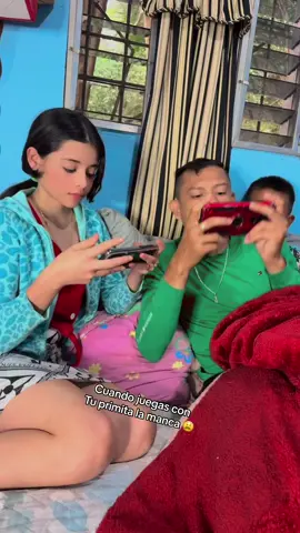 Cuando juegas con tu primita la boxita😩#humor#video#freefire#parati@mi flaca 😘💘 