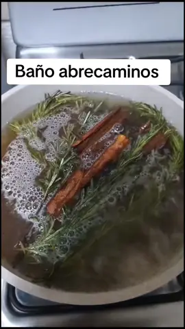 Recuerda que es importante decretar cuando te hagas este baño para la abundancia, para quitar bloqueos, puedes pedir amor, salud, prosperidad, ten fe y fortaleza. #susyvidente #bañoabrecaminos #bañoparalabuenasuerte #bañoparalaabundancia #abundanciaentuvida #prosperidadyabundancia #tikitiki #paratii #foryoupage #tikitiki 