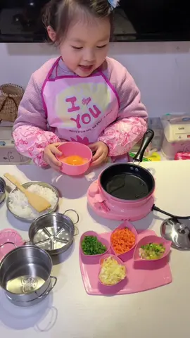 Đầu xuân bé học nấu ăn #dochoimoila #dochoichobe #dochoidangyeuchobe #fyp #dochoidethuong #dochoimoi #dochoinauanthat 