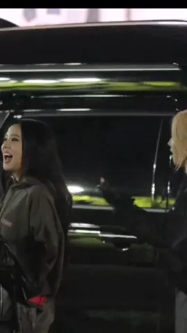 Momentos #chaeyoung y #jichu en Seúl 🤧🥰😻 #Rosé #jisoo #chaesoo #blackpink #parckchaeyoung #kimjisoo #bornpink #foryou #fyp #parati #Viral #foryoupage 