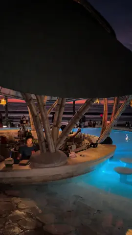 Sunday evening @ Mari Beach Club Bali. 