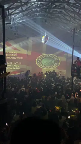 Come on everybody #wsc #thesmiths #therelightsnevergoesout   #manchesteradored #makmurbahagia #weekendservicecrew 