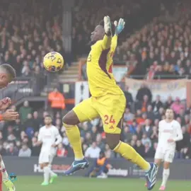 tadi malam Onana cosplay logo Liverpool 😹😹😹 . . . #football #Soccer #sepakbola #onana #manchesterunited #meme #trollfootball #footballmemes #memebola #epl #memestiktok #memesepakbola #shitposting #shitpost #AmongUs #realmadrid #barcelona #epl #eplmeme #andreonana #emyu #blunder #memestiktok 