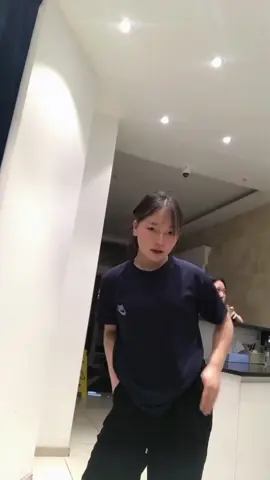 #👩‍❤️‍👩😘🤎 