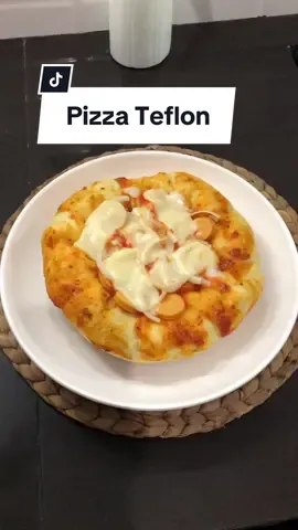 Pizza teflon 🤤 Berhasil dong uuu gemesnya 😍 Enak banget no gosyong gosyong club Ayuk cobain gaskeun 🤤 #pizzateflon #reseppizzateflon #pizza #cemilan #masak #masakanseharihari #kegiataniburumahtangga #fyp #fypシ #foryoupage #efeyepe 