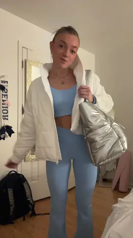 @fabletics set, @FP Movement jacket, @Reclectic - URBN bag, and @HOKA sneakers for class🤸🥳