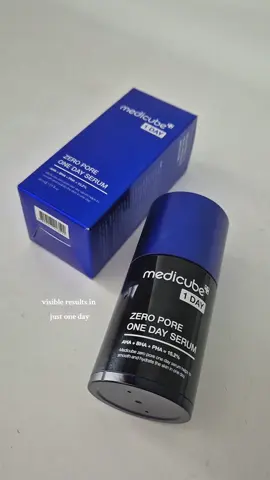 if you quickly want to make your pores look smaller this is a product for you  ˗ˋˏ ♡ ˎˊ˗ 🫧 Medicube Zero Pore One Day Serum (30ml) ingredients: 15.2% Triple acids +a, the optimal ingredients for exfoliating all skin layers, skin brightening, and skin tightening AHA 1% + BHA 0.2% + PHA 14%, and niacinamide 2%  POINT 1. Overnight Skin Refinement with daily exfoliation  POINT 2. Mild and effective at brightening & tightening & smoothing skin texture  POINT 3. Helps reduce appearance of pores #kbeauty #koreanskincare #medicube #porecare #wonyoungism #skincare #fypシ 