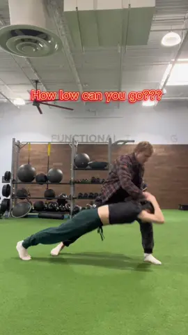 How low can you go????  Reposting one of our most viral dance lists! Here’s a partner challenge you can incorporate into your next dance trick! Super easy to do and lots of fun 🤪 #acrobatics #partneracrobatics #partnerdance #dancechallenge #partnerstunt #partnerchallenge #couplechallenge #couplegoals #dancelifts 