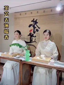 Cốt lõi của văn hóa trà đạo Trung Quốc là. Thật chậm rãi, thật thanh lịch, thật mỹ miều... Nghệ thuật trà đạo làm trái tim ta chậm lại và thanh tẩy tâm hồn. Trong hương trà còn vương vấn, giúp ta hiểu cuộc đời và trở về với bản chất hiền hòa. #chualanh #kienthuctradao #tradao #xuhuong #thinhhanh #vandinhthiencung #uốngtrà #kiếnthứcthúvị #chữalanhtamhon #nghethuat 