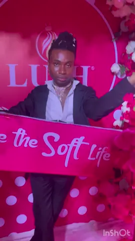 Not just an advert but an eccentric extravaganza art @LushHairNigeria  we love u      #viral #lush #hair #modeling #fashion #walk #strut #makemefamous