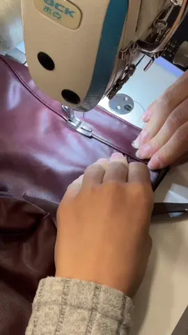 Seguite la mia fantastica sorella  @AnniSartoria 