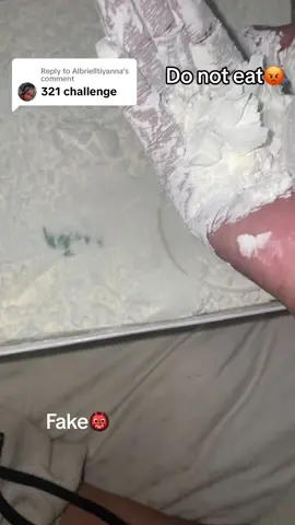 Replying to @Albrielltiyanna 💕💕  I want a snow cone so bad😭 #asmrsounds #greatvalue #fypシ #mouthfull #soaplicks #cornstarchchunk #eating #asmr #argo #powderedsugar #sahmsoftiktok #squeaky #cornstarch #capfull 