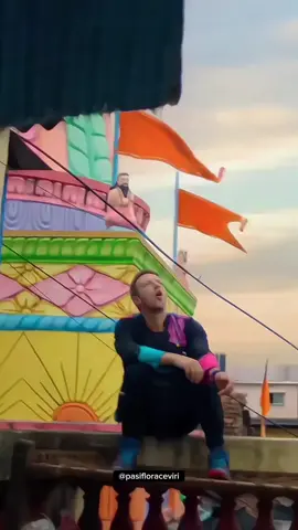Dünyamı aydınlatıyorsun 🎵Coldplay, Hymn for the Weekend Takip edelim lütfen 👇🏽 @pasifloraceviri @pasifloraceviri Respect to the owners @coldplay #coldplay #coldplayconcert #chrismartin #hymnfortheweekend #yellow #pasifloraceviri #keşfet #fyp 