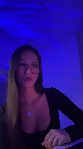 cantando essa sendo a mais fiel do mundo.