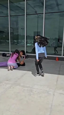 Somos un grupo de Dance Cover:  Obviamente somos los vuela alto 😂 (Flyhigh 🪽💜💙) #somosungrupodeamigos #somosungrupodekpop #dancer #teamflyhigh #flyhigh #quito_ecuador🇪🇨 #kpopdancecovergroup #kpopecuador 