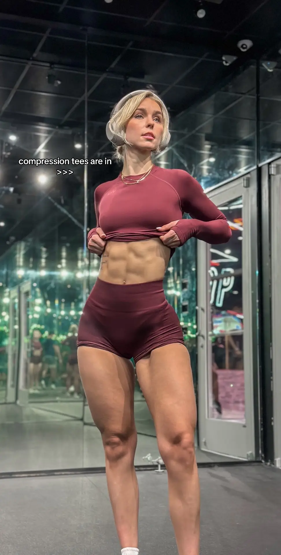 this is your sign to get a full length compression 🤝🏼 @Vanquish Fitness cxde LAUREN #GymTok #gymgirl #fitnesstiktok 