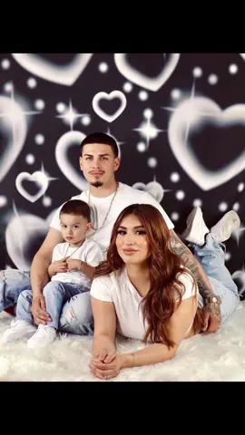 #fypシ #90sphotoshoot #couplegoals #y2kaesthetic #throwback #Love #familyphotos 