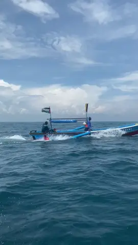 Independent  #pantaipasir  #nelayan  #bawallaut  #ikansultan  #bawalputih  #pantaiselatan  #perahu  #fiberglass 