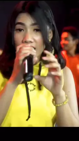 sejarah mungkin berulang versi koplo... #sejarahmungkinberulangcover #lusianajelita 