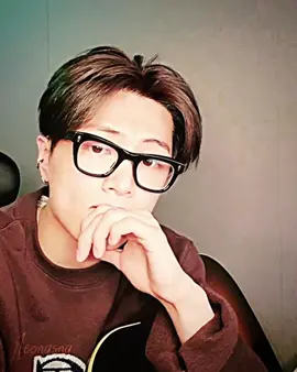 he played raining in manila on his guitar AGAIN🥹 #JAY #ENHYPEN #jayedit #enhypenedit #jayenhypen #parkjongseong #fyp #fypシ #foryou #kpop #foryoupage #velocity 