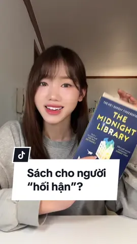 Một cuốn sách dễ thương, dễ đọc💕 lúc đầu không tính đọc hết nhưng đọc hết rùi thấy dịu trong lòng sao á kkk Bản Tiếng Việt có thể tìm mua ở nhà sách Nhã Nam còn Tiếng Anh thì mình thấy The Bookshelf Hanoi cóo :”> bản Tiếng Anh cũng khá dễ đọc cho bạn nào muốn dùng để luyện đọc lun~ Cưng💕 #themidnightlibrary #thuviennuadem #matthaig #meichan 