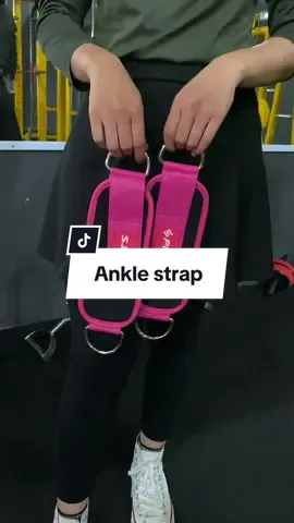 Siapa yg pengen glutes nya lebih cakeppp???? Gerakan Cable kickback ini bagus banget buat ngelatih otot hamstring dan glutes, nahh untuk melakukan gerakan tersebut kamu wajib punya alat yg aku gunakan ini, selain warnanya cantik, ankle strap ini membantu banget saat melakukan gerakan tersebuttt!! #legday #anklestrap #cablekickbacks #fits 