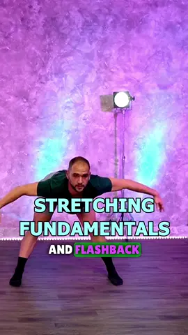 Before you start dancing, it's really important that you stretch so you don't hurt yourself 🥺❤️‍🩹 In this class we teach you a way to do it which is doing a flashblack, what is that? Look at the video ☝️🥰 And if you want to learn more stretching fundamentals, don't miss the whole class at rolerotationacademy.com. Link in bio 👆 #rolerotation #strech #dance 