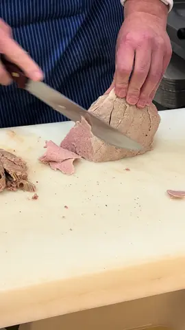 Come ti sei permesso adesso non ti permettete piu… 😛 