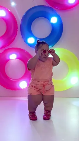 🎵 É dia de brincar e dançar muuuuuito, vem com a gente! ❤😎 #pampili #pampiliglee