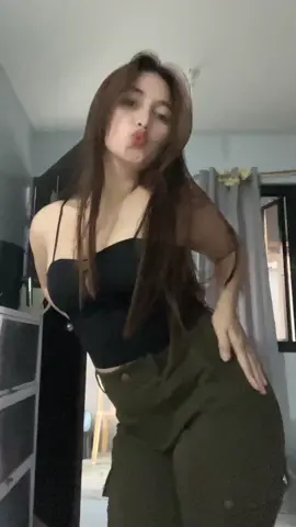 Super Cute High Waisted Multiple Pockets Solid Skinny Cargo Pants outfits from @halara_official Code：<gemene15> for 15% off  Use my code for 15% off  #Halara #Halarapants Link: http://halara.link/s/12hkr7J5OP (http://halara.link/s/12hkr7J5OP)