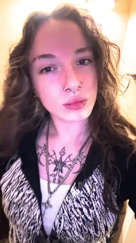 idk if i like the horseshoe jewelry in the snakebites or not #tearyouapart #fyp #foryou #snakebitespiercing #trending 