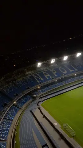 🇮🇹Stadio Diego Armando Maradona 🇮🇹 Camera : Insta360Ace Pro  Drone : Iflight Nagzul evoque 5D Dopo la scomparsa di Maradona (25 novembre 2020), lo Stadio San Paolo viene intitolato alla sua memoria e dal dicembre del 2020 diventa Stadio “Diego Armando Maradona”, per far vivere in eterno la leggenda dell’immenso Mito azzurro. #napoli #stadiodiegoarmandomaradona #fpv #insta360 #tiktok 