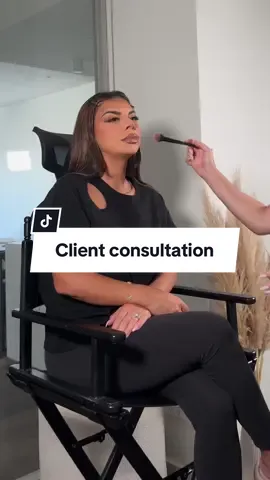 We love a client who knows what she wants 👏🏼  #melbournemakeupartist #clientconsultation #makeupartist #melbournemua #melbournemakeup #bronzeymakeup 