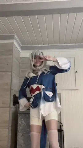 look at me!  :3 #gawrgura #gawrguracosplay #hololive #vtubercosplay #egirl #dance 