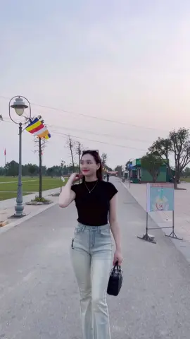 Người nói “bỏ” mà chẳng hề rời đi  Người nói “thương” lại không hề chờ đợi ??#xuân2024🌺🧧🧨 #mai 