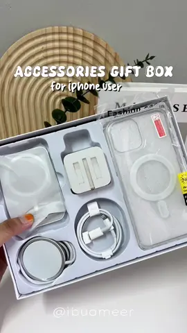 set accessories gift box 5 in 1 iphone user 🫶🏻😍 berbaloi sangat dengan harga 🥰 #accessoriesgiftbox #accessoriesgiftboxforiphone #iphoneaccessories #aksesoriiphoneviral #iphonegiftbox 